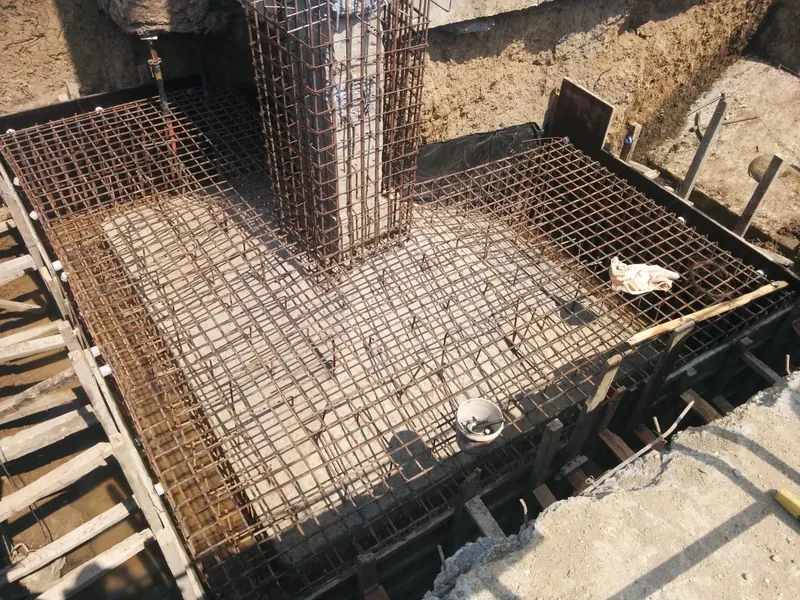 Reinforcement detailing for an RCC footing